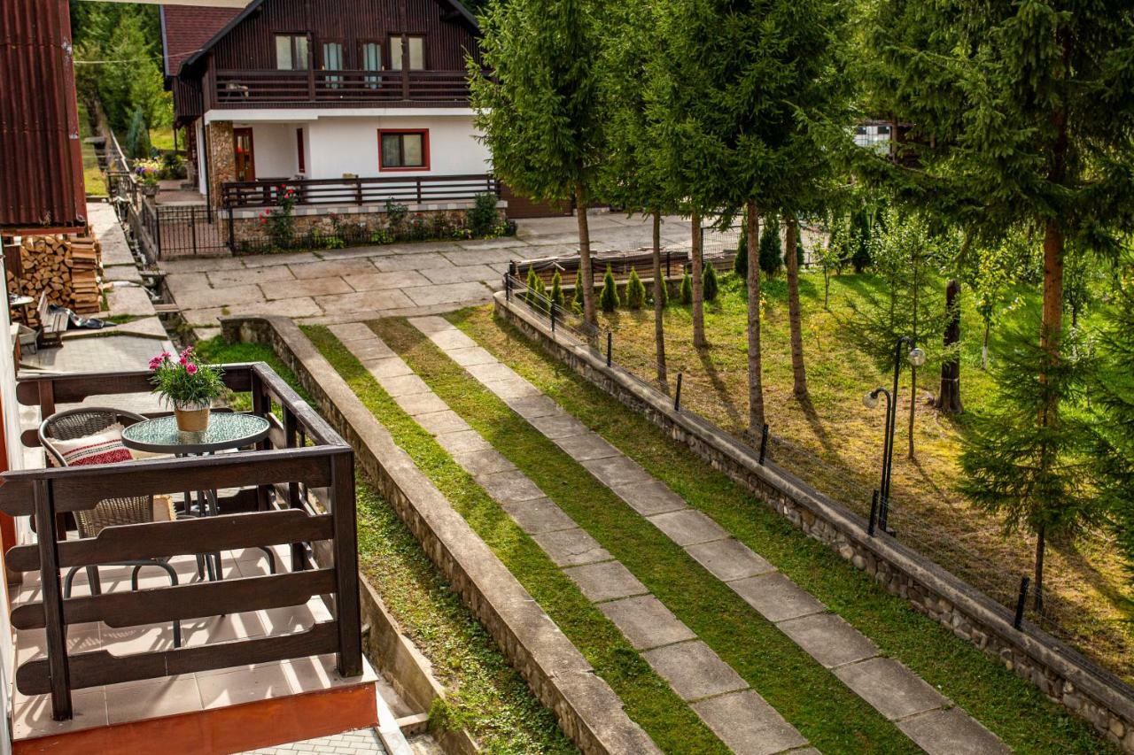Hotel Floare De Colt Mînăstirea Humorului Exteriör bild