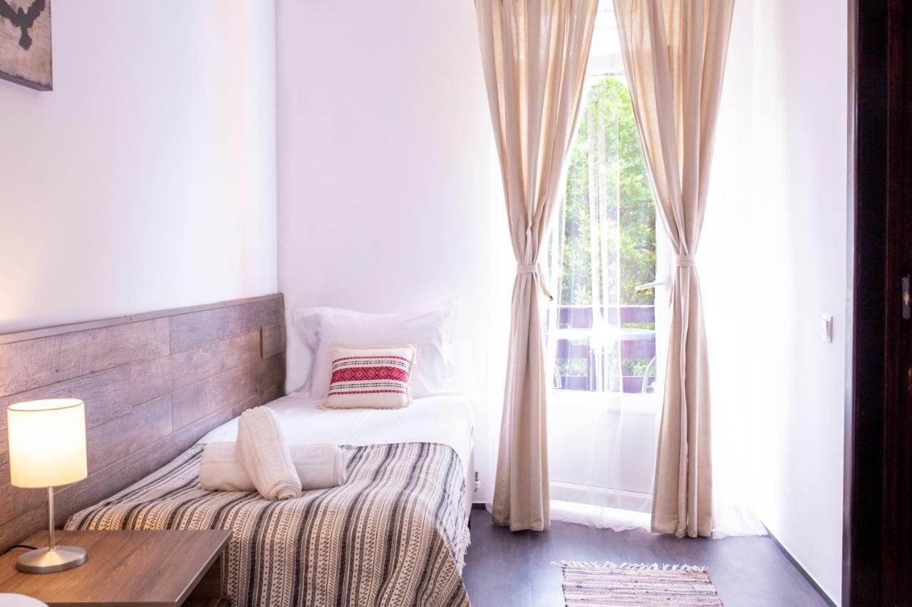 Hotel Floare De Colt Mînăstirea Humorului Exteriör bild