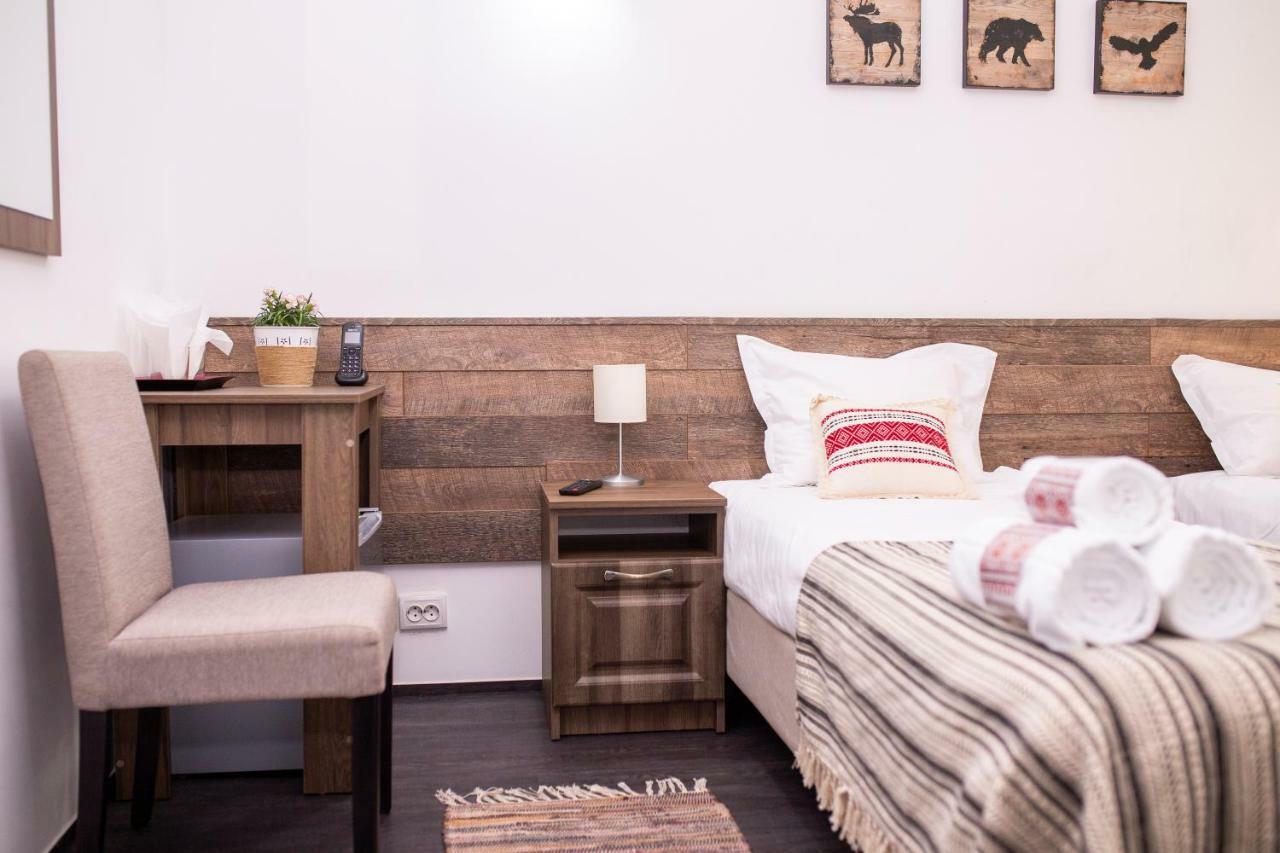 Hotel Floare De Colt Mînăstirea Humorului Exteriör bild